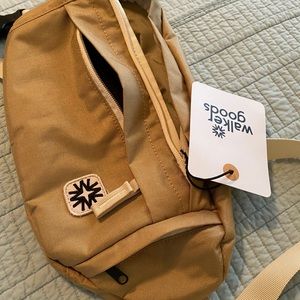 NWT Walker Family Goods Louie Sling